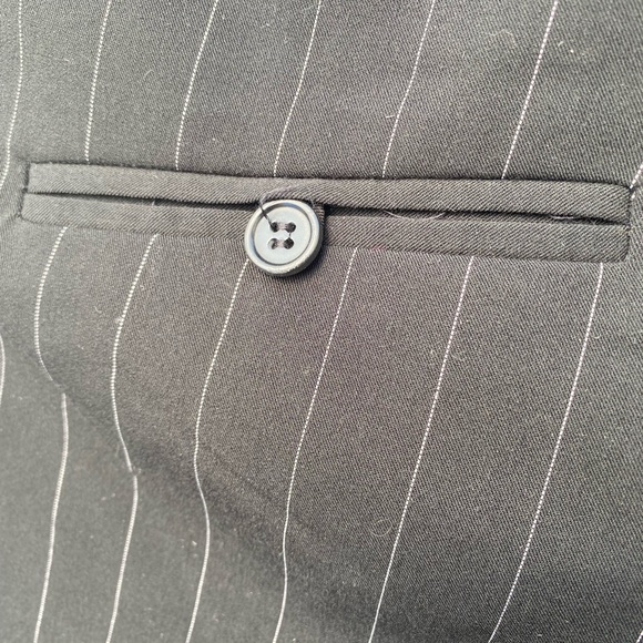 Seductions - Pin-striped Dress Shorts w/pockets - Picture 5 of 9